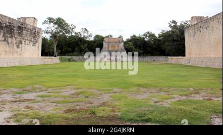 Grand Ballcourt, northward view, Chichen-Itza, Yucatan, Mexico Stock Photo