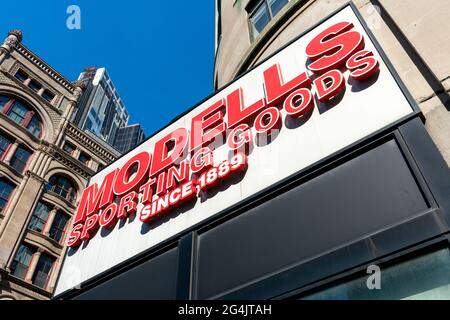 Modell's Sporting Goods sign on the facade of American sporting goods retailer - New York, USA - 2021 Stock Photo