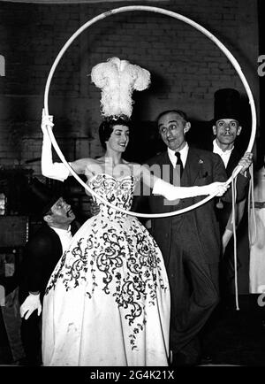 theatre / theater, vaudeville, a dancer with a hula hoop, Theatre de l'Empire, Paris, circa 1960, ADDITIONAL-RIGHTS-CLEARANCE-INFO-NOT-AVAILABLE Stock Photo