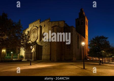 Sant Cugat del Vallès Monastery at night (Barcelona, Catalonia, Spain) ESP: Monasterio de Sant Cugat del Vallès de noche (Barcelona, Cataluña, España) Stock Photo