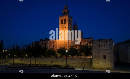 Sant Cugat del Vallès Monastery at night (Barcelona, Catalonia, Spain) ESP: Monasterio de Sant Cugat del Vallès de noche (Barcelona, Cataluña, España) Stock Photo