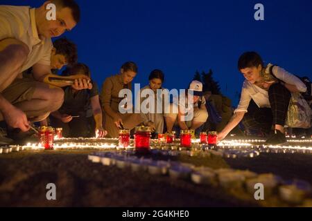 St. Petersburg, Russia. 22nd June, 2021. People take part in a memorial ceremony marking the 80th anniversary of the start of the Great Patriotic War (1941-1945) in St. Petersburg, Russia, June 22, 2021. Credit: Irina Motina/Xinhua/Alamy Live News