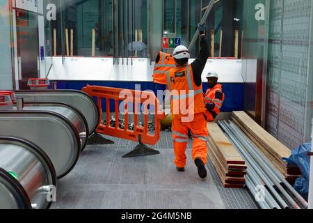 London (UK), 21 June 2021: Construction work continues on the delayed Crossrail Elizabeth Line train network. The opening is due in the first half of. Stock Photo