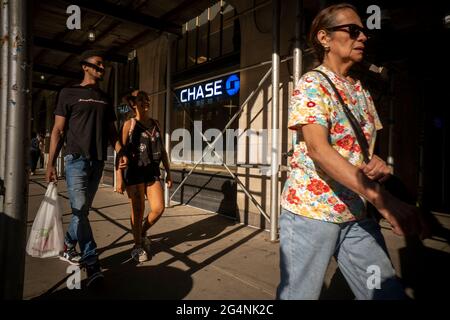 People walk past a branch of JP Morgan Chase bank in Chelsea in New York on Wednesday, June 16, 2021.  (© Richard B. Levine) Stock Photo