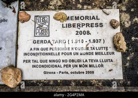 The grave of Gerda Taro, photographer wife/girlfriend of Robert Capa who was killed by being run over by a tank during the Spanish Civil War. Stock Photo