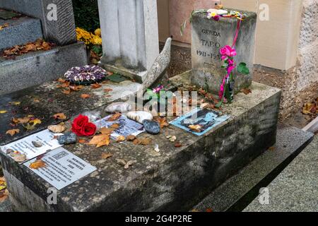 The grave of Gerda Taro, photographer wife/girlfriend of Robert Capa who was killed by being run over by a tank during the Spanish Civil War. Stock Photo