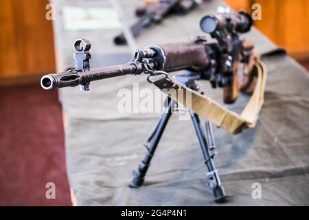 Moscow, Russia. 7th Feb, 2018. The SVD rifle on a table during a sniper training class.Russian Guard special forces snipers train at a closed training center. Credit: Mihail Siergiejevicz/SOPA Images/ZUMA Wire/Alamy Live News Stock Photo