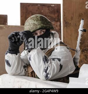 Moscow, Russia. 07th Feb, 2018. Sniper with binoculars during a sniper training class.Russian Guard special forces snipers train at a closed training center. (Photo by Mihail Siergiejevicz/SOPA images/Sipa USA) Credit: Sipa USA/Alamy Live News Stock Photo