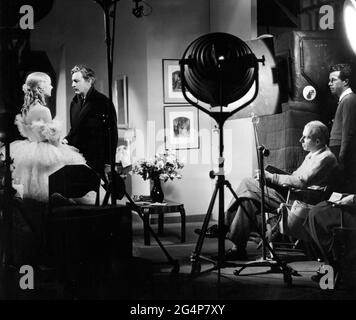 Howard Hawks,  Carole Lombard, John Barrymore, 'Twentieth Century' (1934) Columbia Pictures / File Reference # 34145-272THA Stock Photo