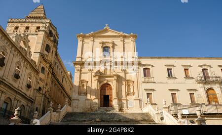 Noto, Sicily. Church of Saint Francis of Assisi to the Immaculate at center. To the left, the building of Seminario Vescovile. Stock Photo