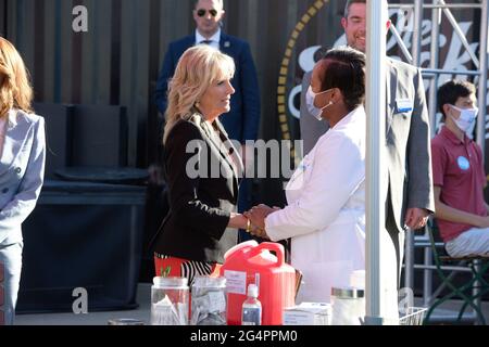 Nashville, United States. 22nd June, 2021. Nashville, Tennessee - June 22nd, 2021: First Lady Dr. Jill Biden touring a pop-up vaccination site at the Ole Smoky Distillery and Yee-Haw Brewing Co. on Tuesday afternoon, June 22nd, 2021 in downtown Nashville, Tennessee. Credit: Adrian E Morales/The Photo Access Credit: The Photo Access/Alamy Live News Stock Photo