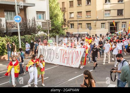 Barcelona, Spain. 22nd June, 2021. Protesters are seen marching with Spanish flags and a banner that reads, 'Pardon is treason' during the protest.The Spanish far-right party, Vox, together with the political party, Ciudadanos, have called a demonstration in Barcelona's Artos Square, a regular place for far-right rallies, against the President of the Spanish Government, Pedro Sanchez, for the decision to pardon the prisoners Catalan independence politicians. Credit: SOPA Images Limited/Alamy Live News Stock Photo
