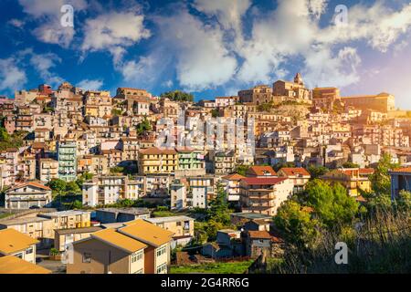 The medieval hill town of Francavilla di Sicilia. Italy, Sicily, Messina Province, Francavilla di Sicilia. Stock Photo