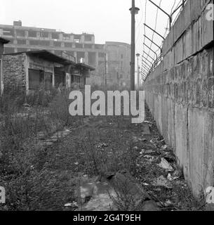 Maueransichten Berlin Potsdamer Platz Haus Vaterland - Berlin Wall Potsdam Square House Vaterland Stock Photo