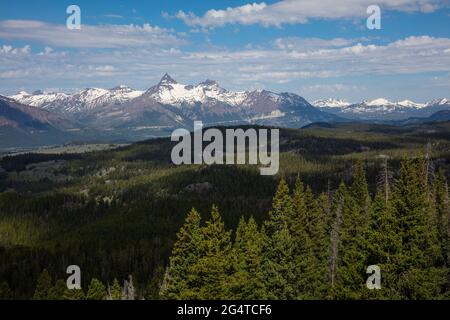 Beartooth Highway - Scenic Pilot and Index Peaks. Lush green grass ...