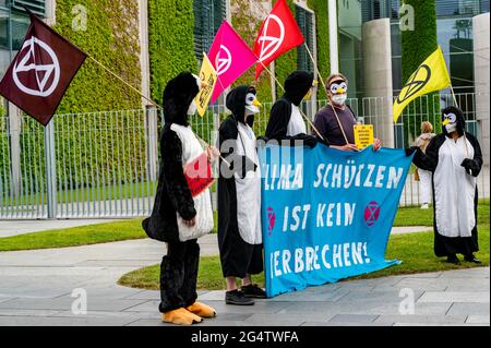 Berlin, Germany. 23rd June 2021. Protester protest for the climate before the federal chancellery in Berlin on the 23.06.2021. They protest for a better climate policy. Credit: Tim Eckert/Alamy Live News Stock Photo