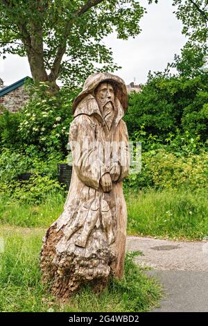 Chainsaw carving of Fisherman (standing opposite his Lady) by Tim Burgess at Holy Trinity churchyard, Morecambe, Lancashire Stock Photo