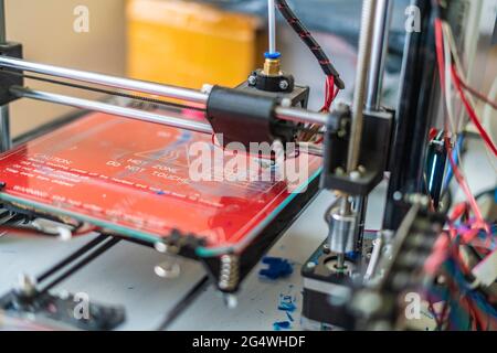 close up 3d printer conduct experiments in school Stock Photo