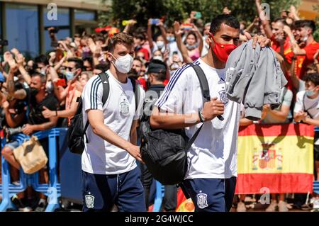 Seville, Spain. 23rd June, 2021. Spanish football players going to the bus before the match with Slovakia. (Photo by Ángel García Martos/Pacific Press) Credit: Pacific Press Media Production Corp./Alamy Live News Stock Photo