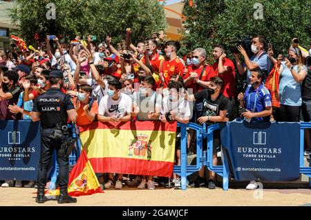 Seville, Spain. 23rd June, 2021. Spanish fans waiting the team at the entrance of their hotel. (Photo by Ángel García Martos/Pacific Press) Credit: Pacific Press Media Production Corp./Alamy Live News Stock Photo