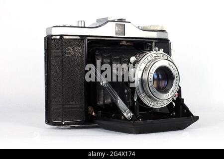 Zeiss Ikon Nettar camera with Novar Anastigmat 75mm f4.5 lens Stock Photo -  Alamy