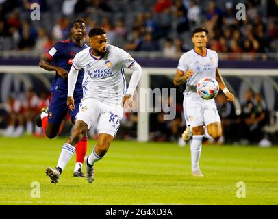 Chicago, USA. 23rd June, 2021. Major League Soccer (MLS) FC Cincinnati's Jürgen Locadia (10) goes for the ball against the Chicago Fire FC at Soldier Field in Chicago, IL, USA. Cincinnati won 1-0. Credit: Tony Gadomski/All Sport Imaging/Alamy Live News Stock Photo