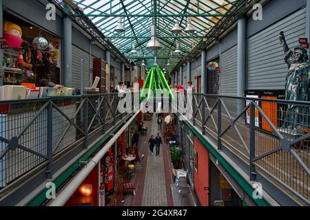 FRANCE, SEINE-SAINT-DENIS (93), SAINT-OUEN, PUCES OF SAINT-OUEN (SAINT-OUEN FLEE MARKET) DAUPHINE MARKET Stock Photo