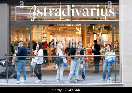 The main retail space inside the St James Quarter shopping centre in Edinburgh. The first phase of the new shopping centre has opened after five years of construction. Issue date: Thursday June 24, 2021. Stock Photo