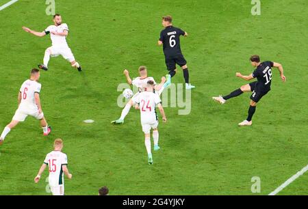 Leon GORETZKA, DFB 18   scores, shoots goal , Tor, Treffer, 2-2 Ausgleich,   in the Group F match GERMANY - HUNGARY at the football UEFA European Championships 2020 in Season 2020/2021 on June 23, 2021  in Munich, Germany. © Peter Schatz / Alamy Live News Stock Photo