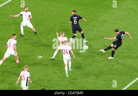 Leon GORETZKA, DFB 18   scores, shoots goal , Tor, Treffer, 2-2 Ausgleich,   in the Group F match GERMANY - HUNGARY at the football UEFA European Championships 2020 in Season 2020/2021 on June 23, 2021  in Munich, Germany. © Peter Schatz / Alamy Live News Stock Photo