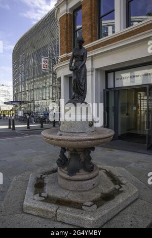 Temperance - Statue at drinking fountain, Blackfriars, London, England ...