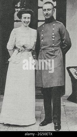 Prince Oskar of Prussia with his wife Countess Ina Marie von Bassewitz at the beginning of the First World War. German Empire. 1914 Stock Photo