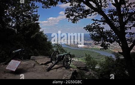 Cannons overlook Chattanooga and the Tennessee River at Moccasin Bend seen from Point Park, on Lookout Mountain, TN. Stock Photo