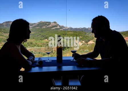 Couple eating at Can Josep Restaurant, with the Pàndols mountain in the background (Bot, Terra Alta, Tarragona, Catalonia, Spain) Stock Photo