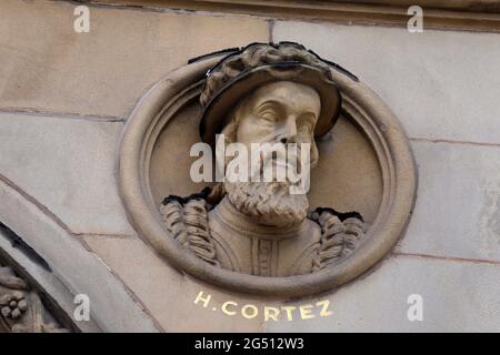 Roundel of Hernan Cortez on the Hargreaves Building in Liverpool Stock Photo