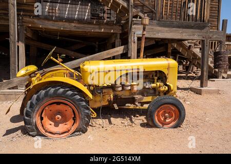 Goldfield, Arizona - May 9, 2021: The Broken down vintage tractor, in the tourist trap Goldfield ghost town, an old mining town, now a ghost town in P Stock Photo