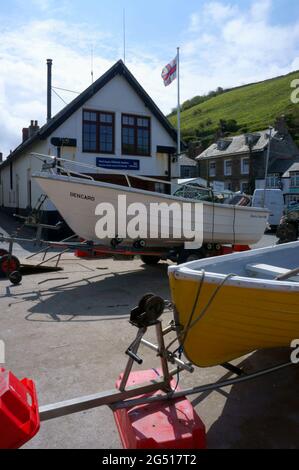 Boats in front of Port Isaac Lifeboat Station in Cornwall Stock Photo