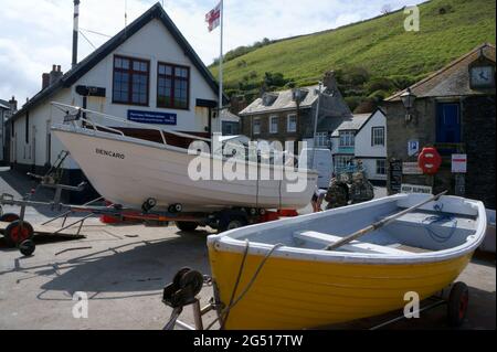 Boats in front of Port Isaac Lifeboat Station in Cornwall Stock Photo