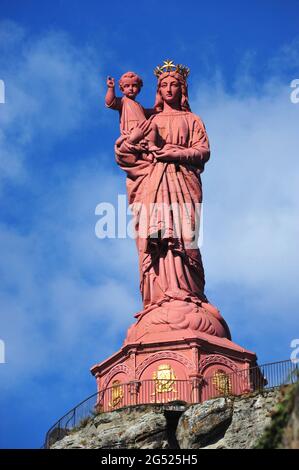 FRANCE. HAUTE-LOIRE (43). AUVERGNE REGION. LE PUY-EN-VELAY. THE STATUE OF OUR-LADY-OF-FRANCE HAS BEEN INAUGURATED THE 12 SEPTEMBER 1860 ON THE TOP OF Stock Photo