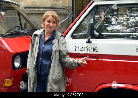 Cologne, Germany. 24th June, 2021. Actress Mariele Millowitsch christens VW oldtimer Billis T3 with the names 'Pitter' and 'Mariele'. With this buses love your city - tours through Cologne can be booked. Credit: Horst Galuschka/dpa/Alamy Live News Stock Photo