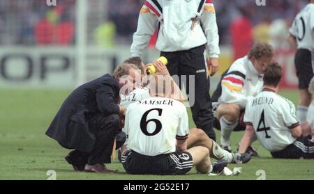 Soccer, firo: 26.06.1996 Soccer EM Euro European Championship 1996 semi-finals Germany - England 7: 6 nE jubilation about the entry into the final with Andreas Moller, Berti Vogts in the break of the extension with Matthias Sammer Stock Photo