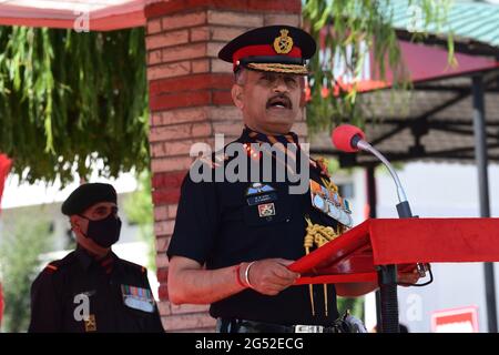 Srinagar. 25th June 2021. The Jammu and Kashmir Light Infantry Regimental Centre, showcased its latest batch of passing out young soldiers from the UT of J&K. A total of 514 young soldiers were attested today after completing one year of strenuous training, at a glittering parade at the Bana Singh Parade Ground of JAK LI Regimental centre. Credit: Majority World CIC/Alamy Live News Stock Photo