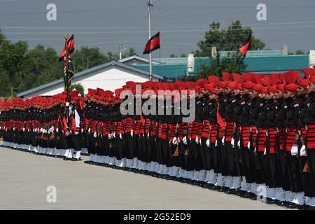 Srinagar. 25th June 2021. The Jammu and Kashmir Light Infantry Regimental Centre, showcased its latest batch of passing out young soldiers from the UT of J&K. A total of 514 young soldiers were attested today after completing one year of strenuous training, at a glittering parade at the Bana Singh Parade Ground of JAK LI Regimental centre. Credit: Majority World CIC/Alamy Live News Stock Photo