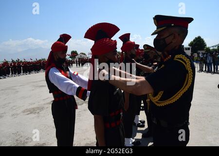 Srinagar. 25th June 2021. The Jammu and Kashmir Light Infantry Regimental Centre, showcased its latest batch of passing out young soldiers from the UT of J&K. A total of 514 young soldiers were attested today after completing one year of strenuous training, at a glittering parade at the Bana Singh Parade Ground of JAK LI Regimental centre. Credit: Majority World CIC/Alamy Live News Stock Photo