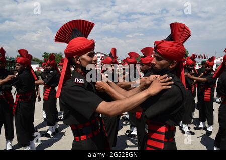 Srinagar. 25th June 2021. The Jammu and Kashmir Light Infantry Regimental Centre, showcased its latest batch of passing out young soldiers from the UT of J&K. A total of 514 young soldiers were attested today after completing one year of strenuous training, at a glittering parade at the Bana Singh Parade Ground of JAK LI Regimental centre. Credit: Majority World CIC/Alamy Live News Stock Photo