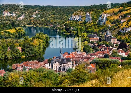 FRANCE. EURE (27) LES ANDELYS. CLIFFS OF CHALK IN A LOOP OF SEINE RIVER Stock Photo