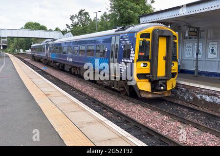 dh Abellio Scotrail train INVERKEITHING SCOTLAND British Rail Class 158 Express Sprinter 158720 railway platform station trains Stock Photo
