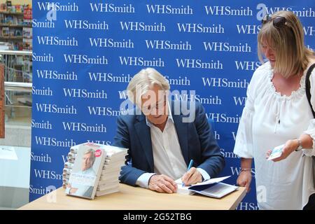 Actor William Roache {Ken Barlow} signing copes of his book Life and Soul in WH Smith Chester Stock Photo