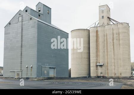 Grain silos, buildings in rural Washington Stock Photo