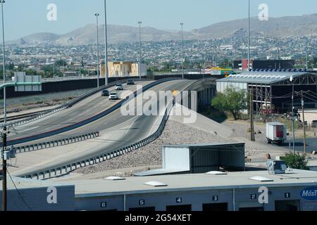 El Paso, USA. 25th June, 2021. The Paso del Norte (PDN) Port of Entry in El Paso, Texas, June 25, 2021. U.S. Vice President visits the control area for asylum seekers upon entering Mexico, the secondary processing area for migrants and the outdoor vehicle inspection area used to screen vehicles crossing the border in search of goods or illegal activities. Photo by Yuri Gripas/ABACAPRESS.COM Credit: Abaca Press/Alamy Live News Stock Photo